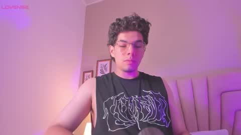 Yooung King  online show from February 10, 11:26 am