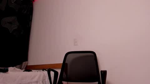 Snapshot of axel_davis_ chatting on October 30, 4:58 am axel davis  online show from October 30, 4:58 am