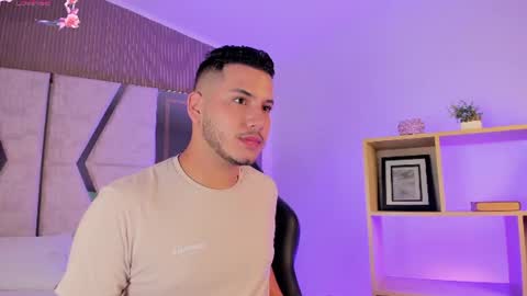 axel_grey_ online show from July 6, 1:08 pm