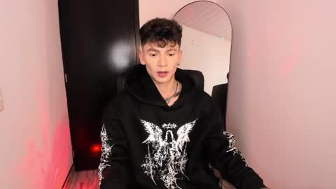 Axel online show from December 19, 7:05 am