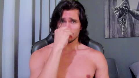 Axel online show from December 30, 11:38 pm