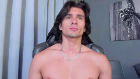 Axel online show from December 12, 12:16 am