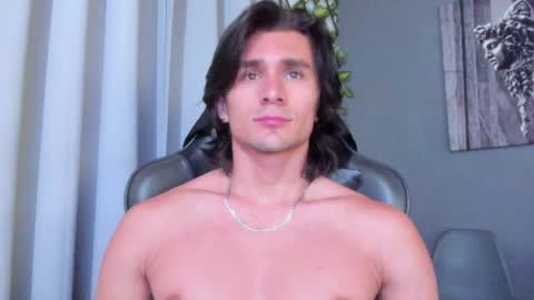 Axel online show from December 9, 9:01 pm