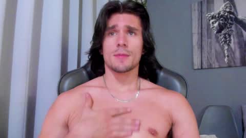 Axel online show from December 24, 8:49 pm