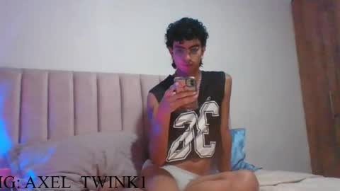 Snapshot of axellatino_ chatting on October 23, 1:31 am Axel  online show from October 23, 1:31 am