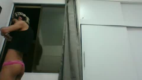 Snapshot of axellatino_ chatting on February 10, 2:52 am Axel  online show from February 10, 2:52 am