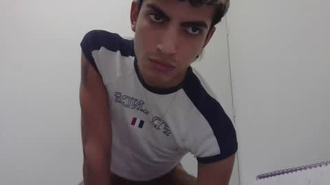 Snapshot of axellatino_ chatting on February 4, 11:06 pm Axel  online show from February 4, 11:06 pm
