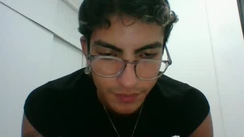 Snapshot of axellatino_ chatting on February 27, 11:15 pm Axel  online show from February 27, 11:15 pm