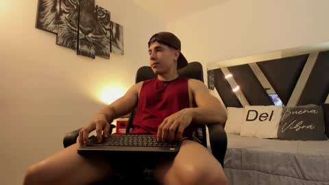 axelmartinezz online show from March 24, 8:57 pm