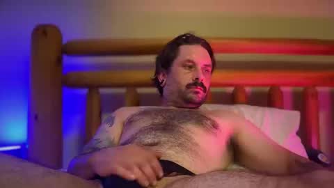 Snapshot of b4nkshot765 chatting on October 14, 4:41 am bry online show from October 14, 4:41 am