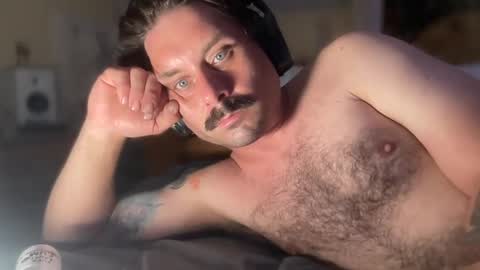 Snapshot of b4nkshot765 chatting on September 18, 6:04 am bry online show from September 18, 6:04 am