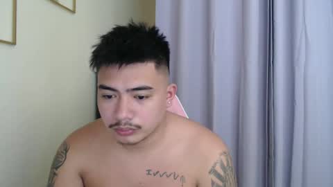 Snapshot of badboy_hanns chatting on October 5, 3:43 am HANNS online show from October 5, 3:43 am