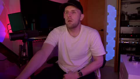 th3wild0ne online show from December 6, 12:16 pm