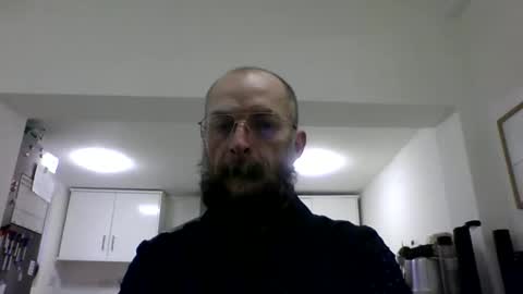 Snapshot of basiccamguy chatting on December 28, 8:37 am basiccamguy online show from December 28, 8:37 am