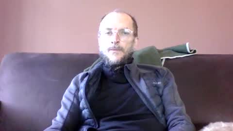 Snapshot of basiccamguy chatting on March 11, 9:02 am basiccamguy online show from March 11, 9:02 am