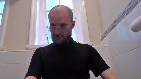 Snapshot of basiccamguy chatting on October 3, 11:26 am basiccamguy online show from October 3, 11:26 am