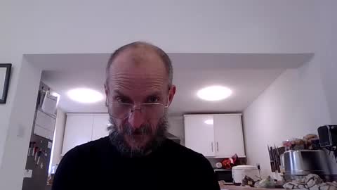 Snapshot of basiccamguy chatting on October 14, 9:27 am basiccamguy online show from October 14, 9:27 am