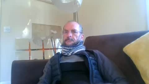 Snapshot of basiccamguy chatting on December 2, 9:55 am basiccamguy online show from December 2, 9:55 am