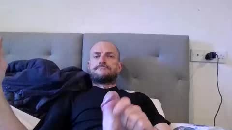 Snapshot of basiccamguy chatting on September 30, 11:58 am basiccamguy online show from September 30, 11:58 am