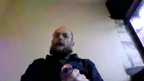 Snapshot of basiccamguy chatting on January 1, 9:39 am basiccamguy online show from January 1, 9:39 am