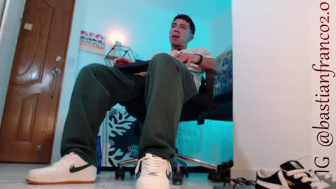 Bastian Independent Model online show from December 3, 4:46 am