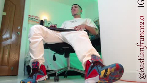 Bastian Independent Model online show from December 25, 2:35 am