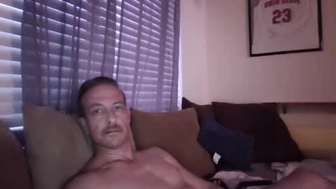 Snapshot of batboy2121 chatting on October 9, 10:58 pm babtboy2121 online show from October 9, 10:58 pm