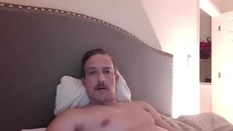 Snapshot of batboy2121 chatting on October 29, 1:30 am babtboy2121 online show from October 29, 1:30 am