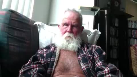 beardbushy online show from April 13, 6:19 pm