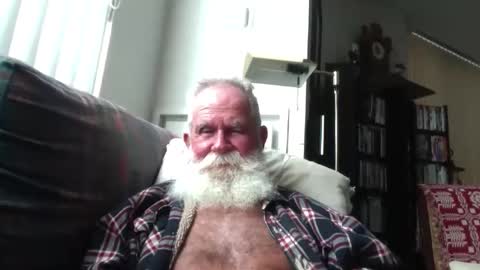 beardbushy online show from October 7, 4:22 pm