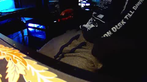 Snapshot of bedstuymonstercock90 chatting on October 19, 11:46 am hungnheavy online show from October 19, 11:46 am