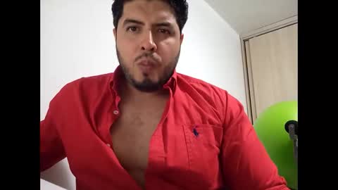 Snapshot of beefypecs_10 chatting on December 24, 11:33 pm Criss2fer online show from December 24, 11:33 pm