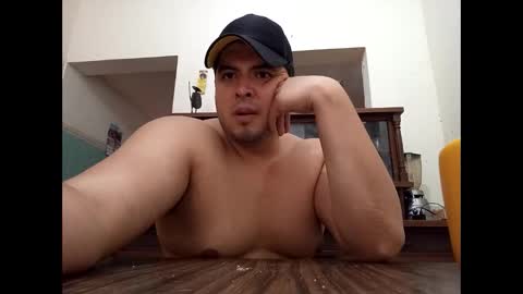 Snapshot of beefypecs_10 chatting on February 24, 9:41 pm Criss2fer online show from February 24, 9:41 pm