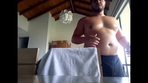 Snapshot of beefypecs_10 chatting on February 20, 5:51 pm Criss2fer online show from February 20, 5:51 pm