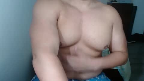 Snapshot of beefypecs_10 chatting on September 26, 4:54 am Criss2fer online show from September 26, 4:54 am