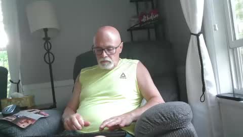 beep_b33p online show from May 12, 11:24 pm