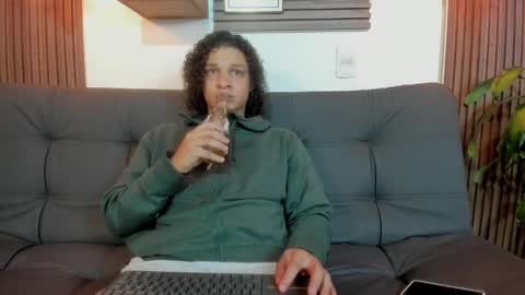 independent model online show from October 6, 4:06 am