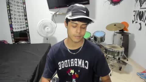 Snapshot of ben_falcon chatting on December 13, 11:17 pm Ben online show from December 13, 11:17 pm