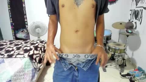 Snapshot of ben_falcon chatting on October 28, 3:53 am Ben online show from October 28, 3:53 am