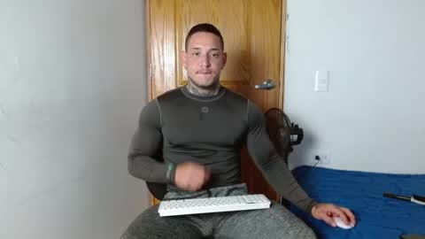 Snapshot of benjamin_isaac chatting on December 7, 12:31 am benjamin_isaac online show from December 7, 12:31 am