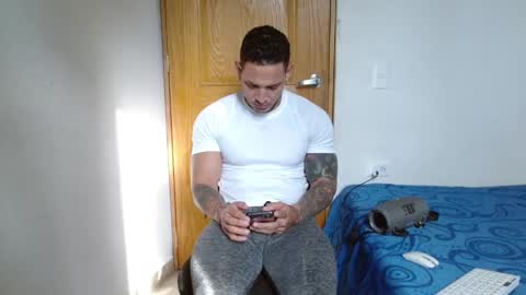 Snapshot of benjamin_isaac chatting on January 4, 8:48 pm benjamin_isaac online show from January 4, 8:48 pm