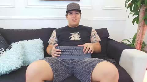 bennett_alejoo online show from November 18, 6:33 pm