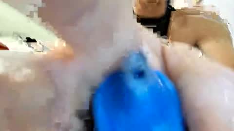 Snapshot of bennyc04041987 chatting on October 21, 7:22 am BennyC online show from October 21, 7:22 am