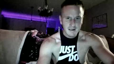 Snapshot of bennyc04041987 chatting on September 21, 8:36 am BennyC online show from September 21, 8:36 am