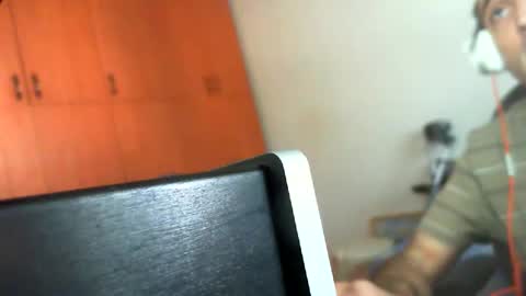 Snapshot of bentish chatting on October 24, 8:27 am bentish online show from October 24, 8:27 am
