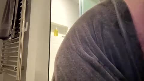 benz10001 online show from February 13, 11:58 pm