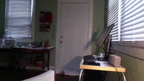 Snapshot of best_triam chatting on February 23, 7:47 pm best_triam online show from February 23, 7:47 pm