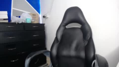 Snapshot of big_black11 chatting on October 24, 11:56 am big_black11 online show from October 24, 11:56 am