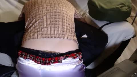 Snapshot of bigfeet420 chatting on December 4, 6:55 am Bigandthick online show from December 4, 6:55 am