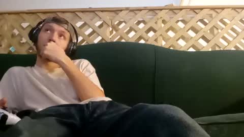 Snapshot of biggestboiiii chatting on March 10, 6:45 pm biggestboiiii online show from March 10, 6:45 pm